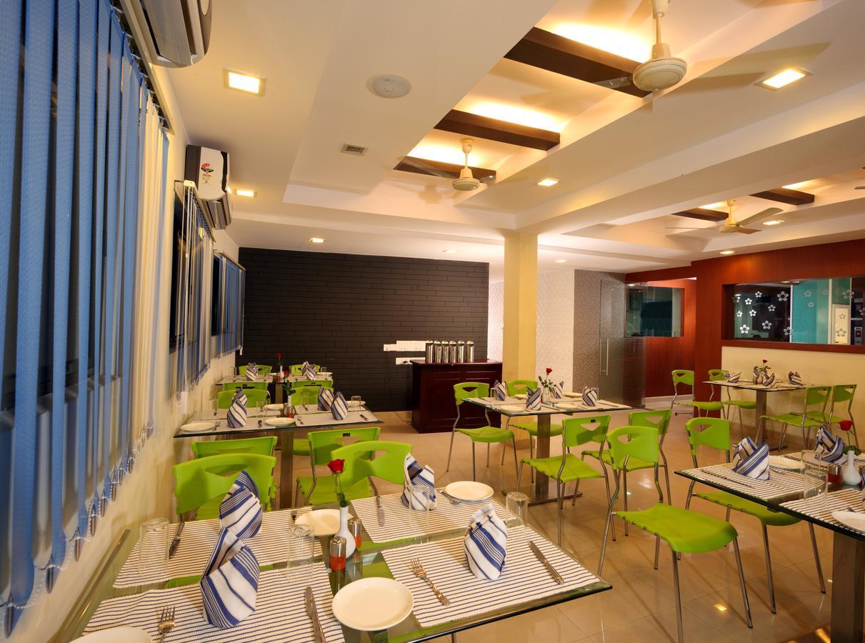 Hotel Green Dreams Kochi Esterno foto