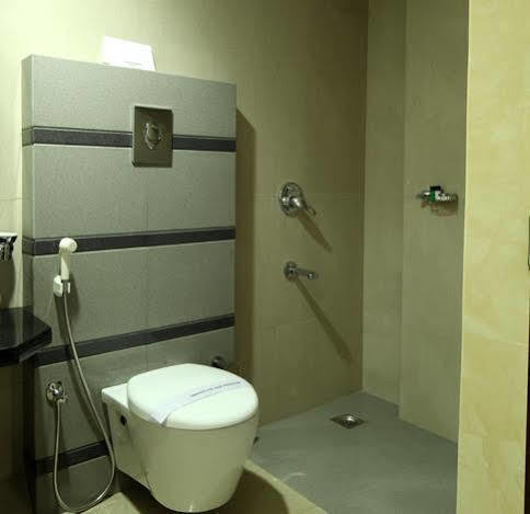 Hotel Green Dreams Kochi Esterno foto